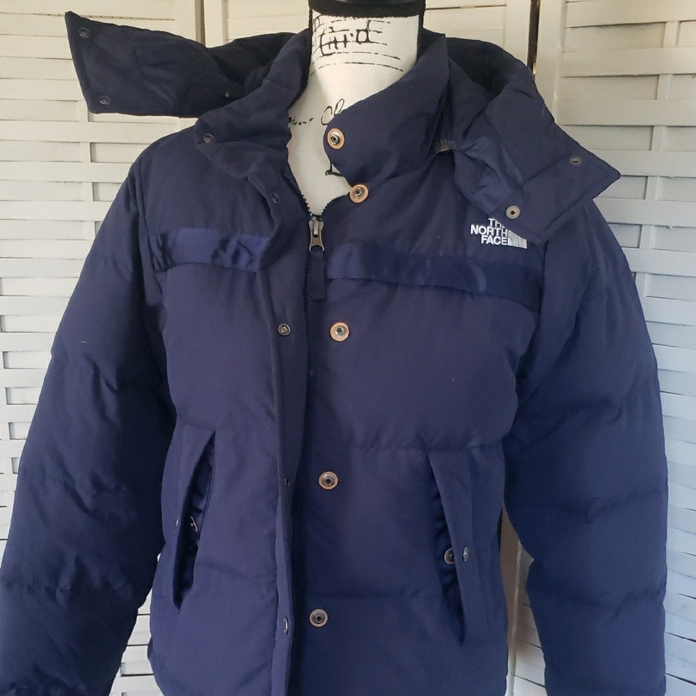 The North Face Women's Navy Puffer Jacket - Picture 4 of 8